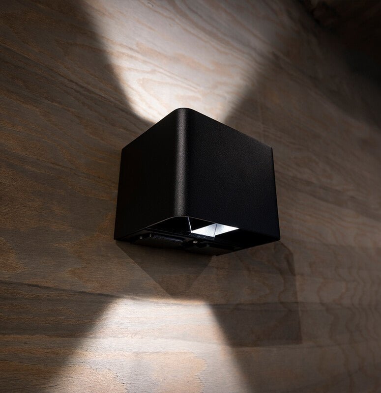 Seinävalaisin SLC Shadow 2x Schuko 2x5W 3CCT IP65/54 - KarelianStore