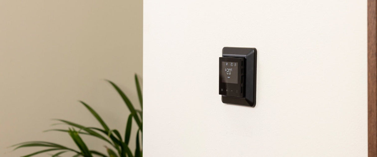 Termostaatti Futurehome Älykoti Zigbee 3.0 16A Musta - KarelianStore