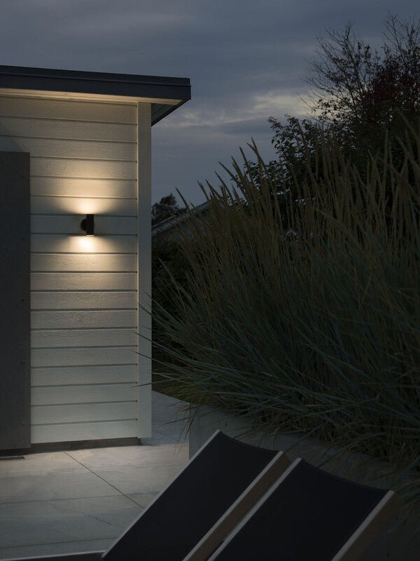 Seinävalaisin Konstmide Modena 7535-750 IP44 2x4W Musta - KarelianStore