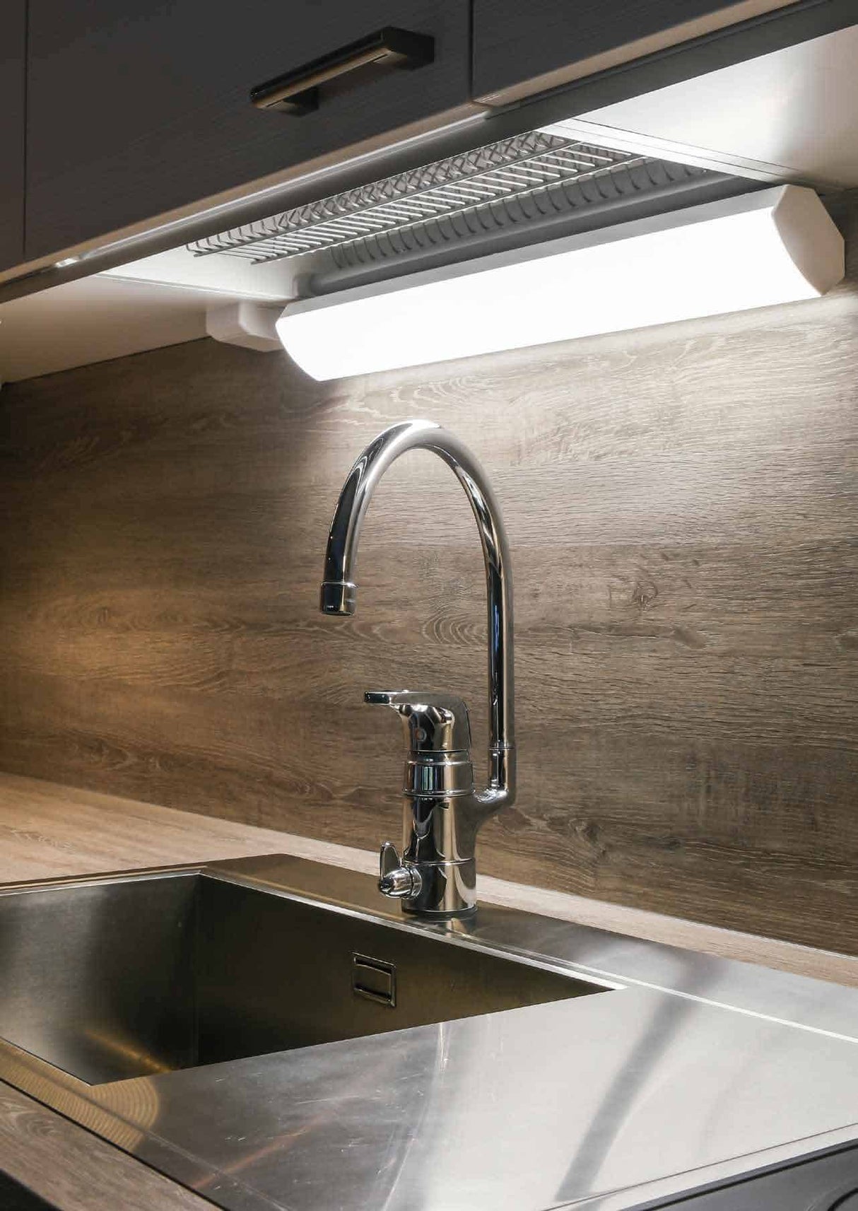 Työpistevalaisin Ensto Ami AL121L 600MM 10W - KarelianStore