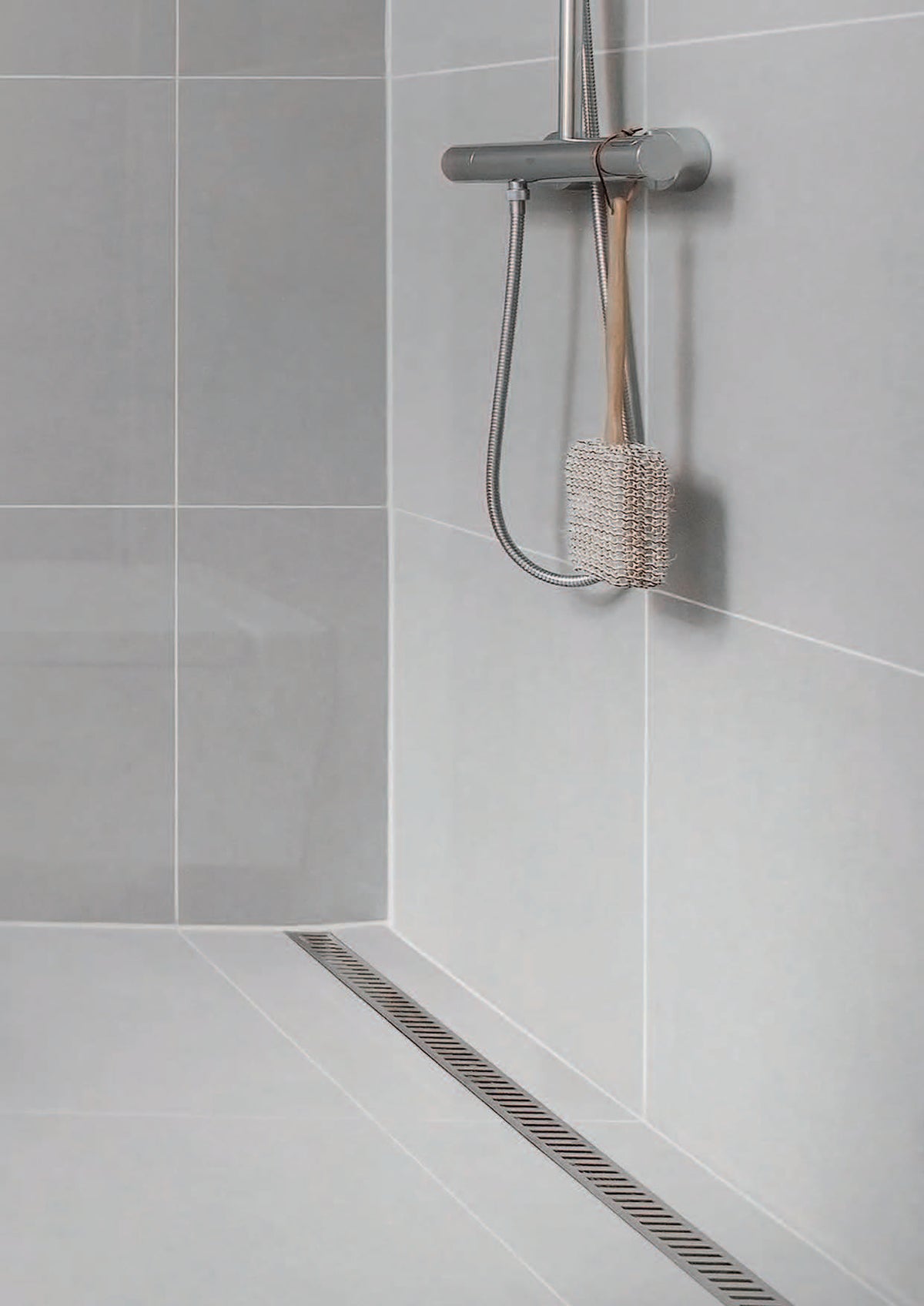 Lattiakaivo Purus Line 900mm DN75 Pysty Tile Insert