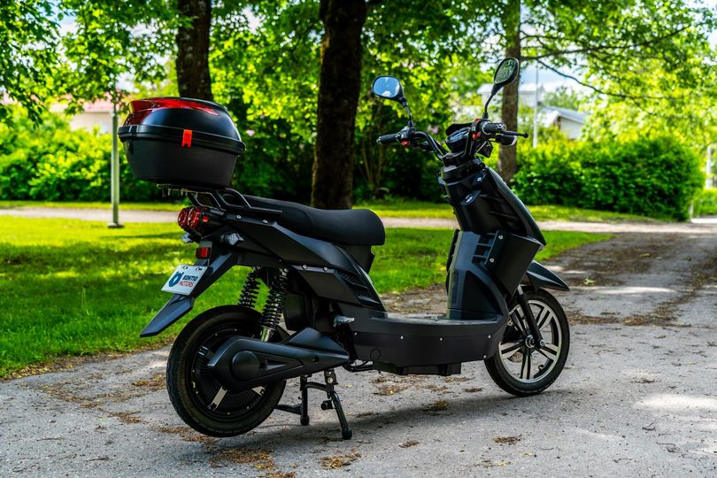 e-Scooter 2.0, Black 1,4kWh litium akku ja 3A Laturi