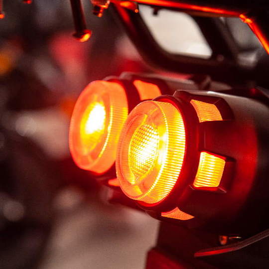 e-Scooter 2.0, Gold 1,4kWh lithium akku ja 3A laturi