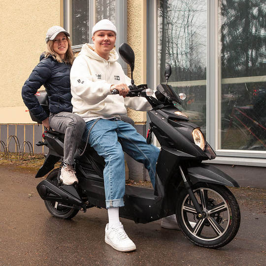 e-Scooter 2.0, Gold 1,4kWh lithium akku ja 3A laturi