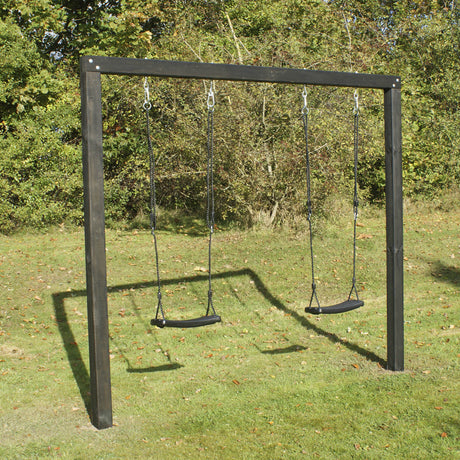 Keinuteline Alma musta/petsattu sis. 2 mustaa keinunistuinta NORDIC PLAY - KarelianStore