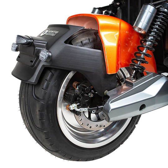 Kruiser Vesper mopo 45km/h Oranssi Grafiitti 2,4 kWh akulla - KarelianStore