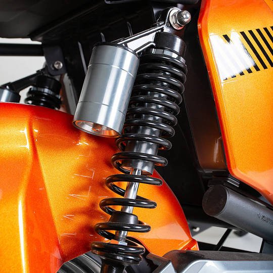 Kruiser Vesper mopo 45km/h Oranssi Grafiitti 2,4 kWh akulla - KarelianStore