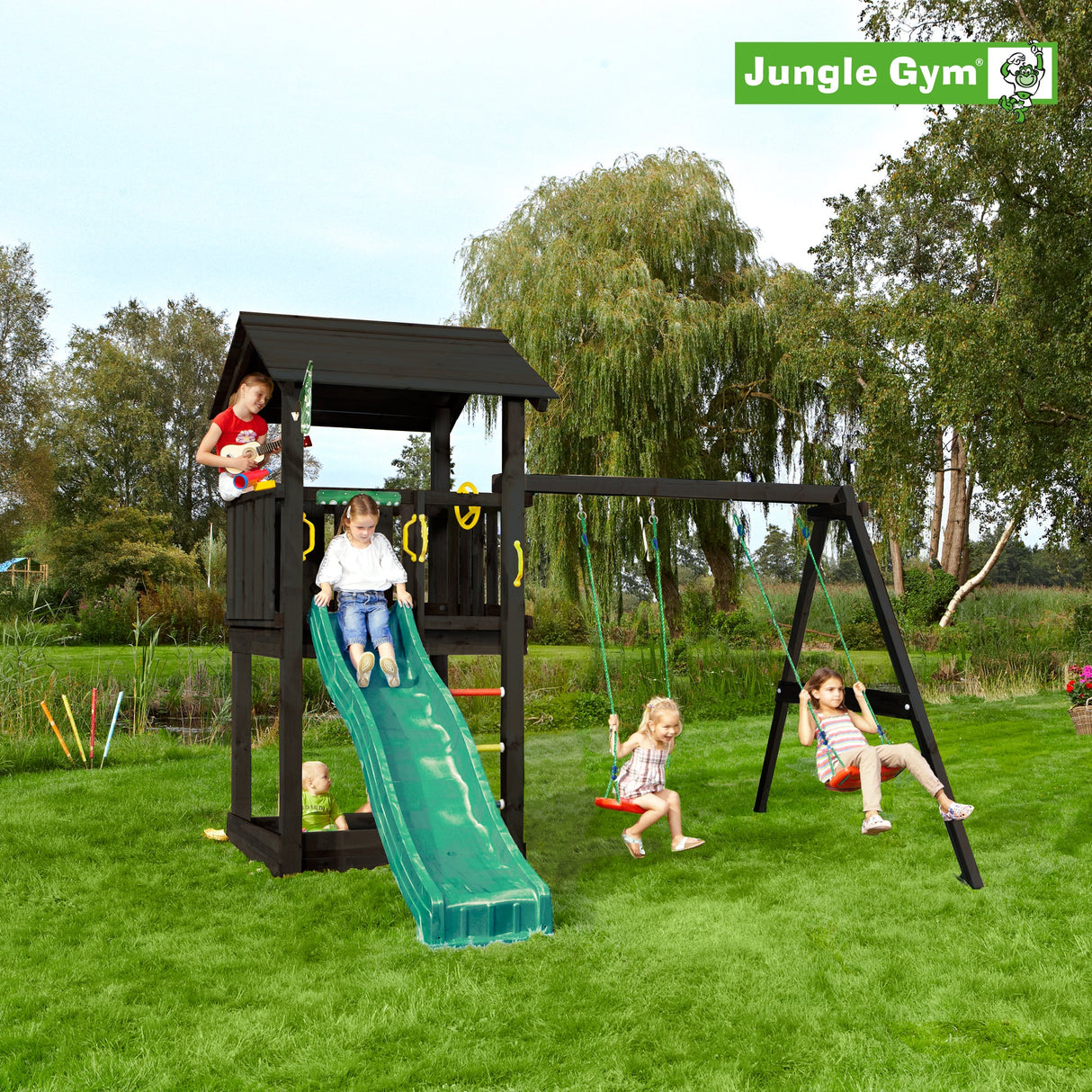 Leikkitornikokonaisuus Jungle Gym Casa 2.1, mustaksi petsattu, ja 2 - Swing Module 220 ja tummanvihreä liukumäki - KarelianStore