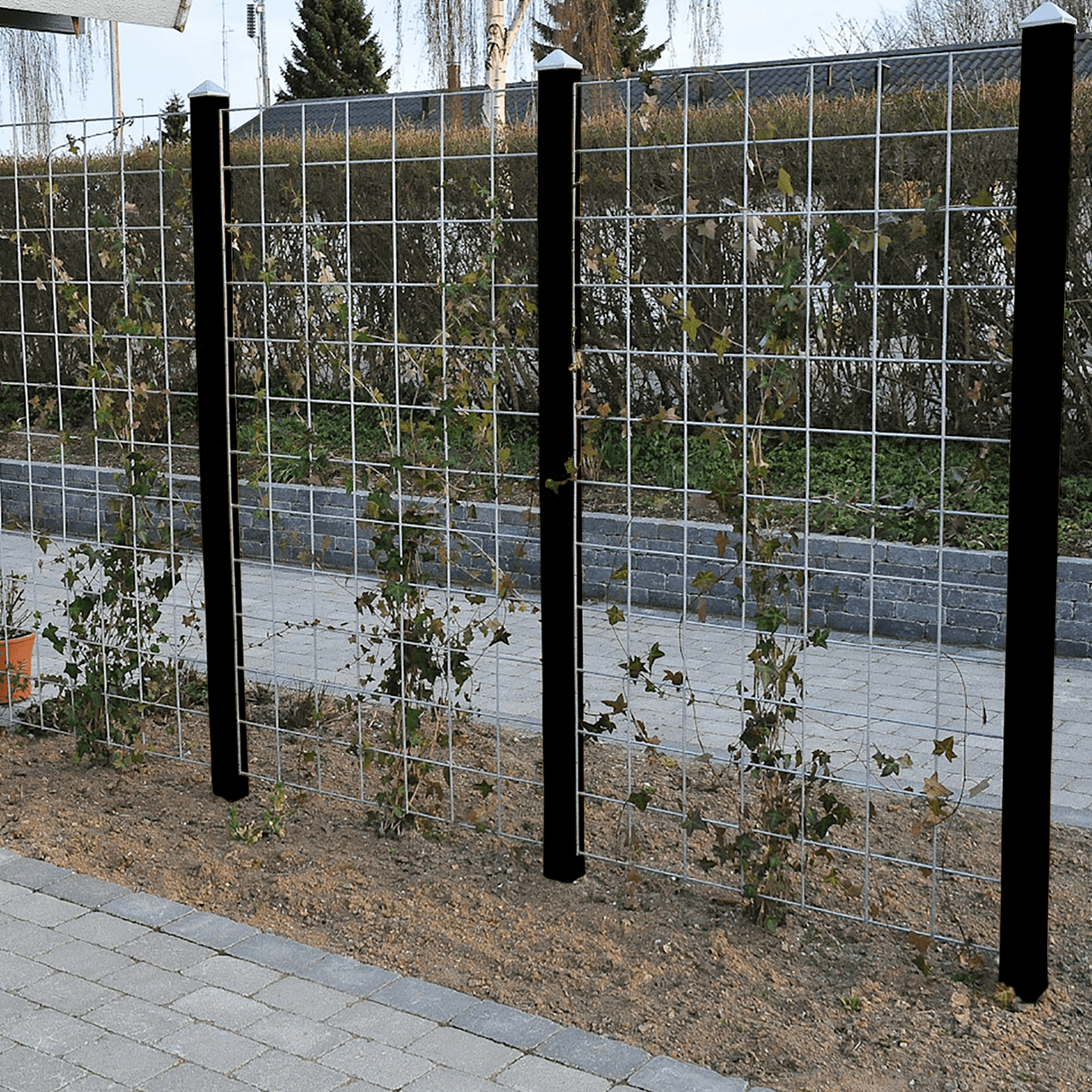 Lisäosa HORTUS metalliverkkopaneeliaitaan, 1 paneeli 120 x 90 cm kiinnikkeineen ja 1 kpl mustaksi maalattuja 240 cm tolppia - KarelianStore