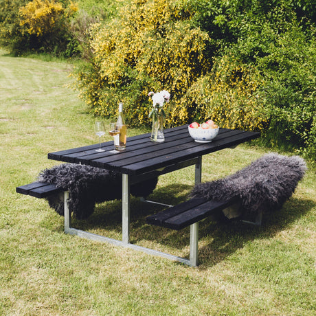 Picnic - pöytäsetti "FRIGG", mustaksi petsattu puu ja galvanoitu runko, 175 x 140 cm HORTUS - KarelianStore