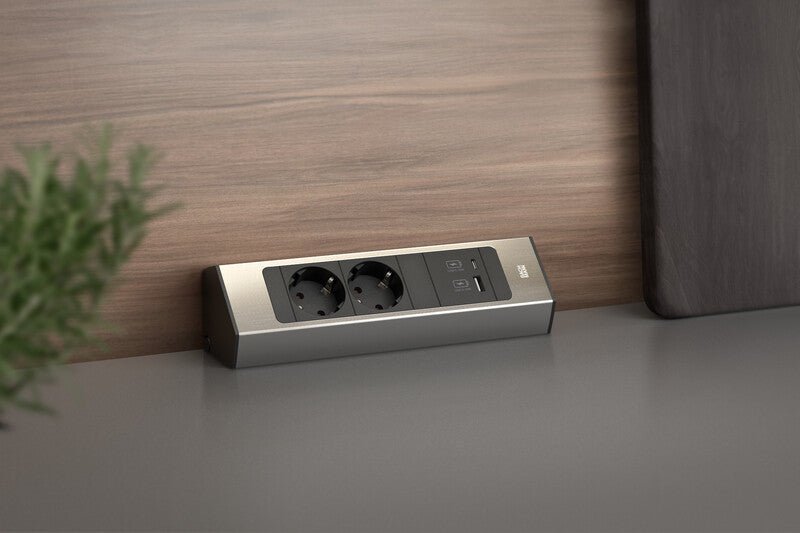 Pistorasiapaneeli Bachmann Casia 2 2xPR + USB A - C Latauksella - KarelianStore