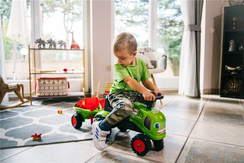 Ride - on traktori peräkärryllä, haravalla ja lapiolla baby Claas FALK - KarelianStore