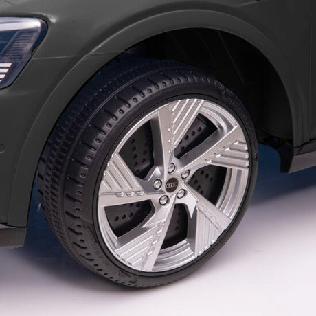 Sähköauto Q4 e - tron Sportsback 4X12V moottorit, EVA - renkaat - KarelianStore