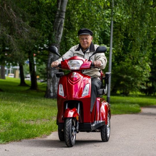 Silverfox 2.0, Metallic Red 2.4kWh litium akku ja 5A laturi - KarelianStore