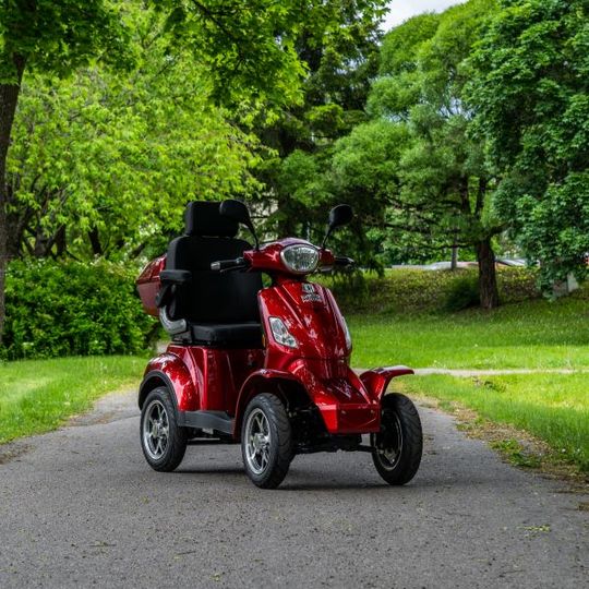 Silverfox Four 2.0, metallic red 2.4kWh litium akku ja 5A laturi - KarelianStore