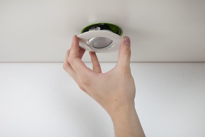 Alasvalo Hide-a-Lite 1218 IP44 300lm 3.2W 3000K Valkoinen - KarelianStore