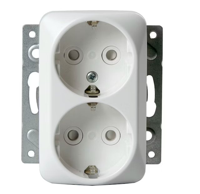 Pistorasia ABB Jussi 2-osainen 16A IP21 UKJ HL Valkoinen - KarelianStore