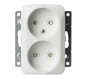 Pistorasia ABB Jussi 2n 16A IP20 UKJ HL Valkoinen - KarelianStore