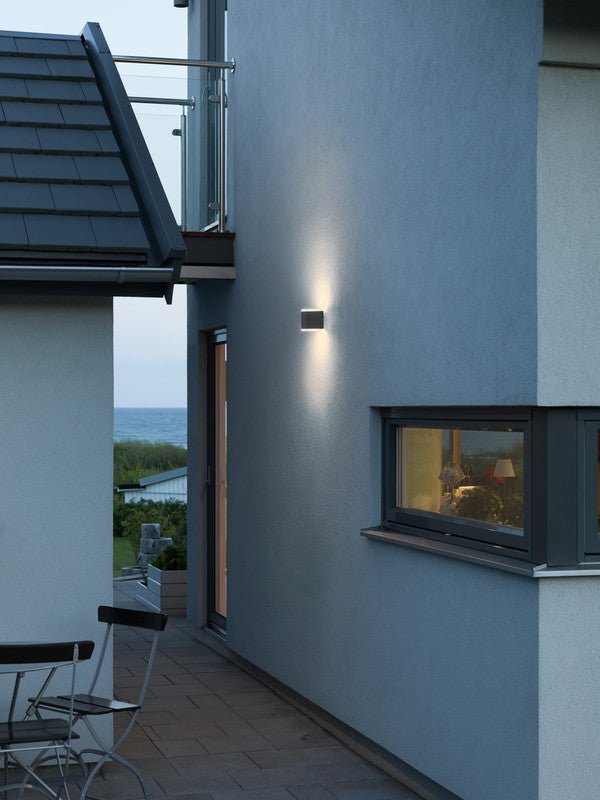 Seinävalaisin Konstmide Monza 7991-370 IP54 2x6W Antrasiitti - KarelianStore